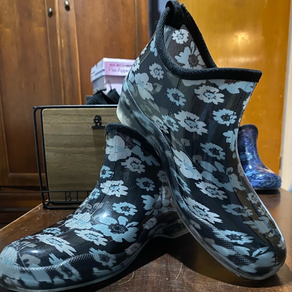 Capelli of New York Black, White, Light Blue Floral Rain Boots